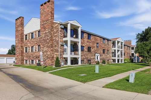 301-341 Prairiewood Cir S, Fargo, ND, 58103-4618 | Card Image