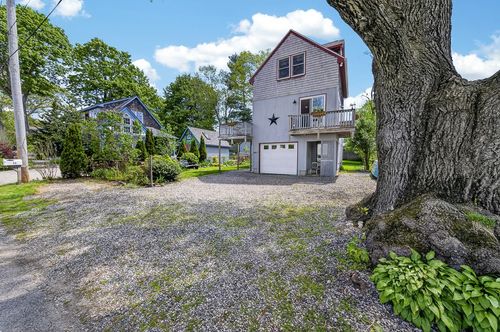 11 Johnson Ave, North Kingstown, RI, 02852-6315 | Card Image