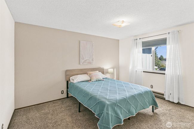 Secondary Bedroom. BIG. | Image 20