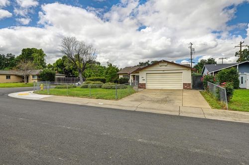 5901 Woodleigh Drive, Carmichael, CA, 95608 | Card Image