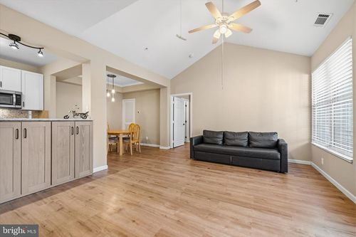 301-46628 Drysdale Ter, STERLING, VA, 20165-4373 | Card Image