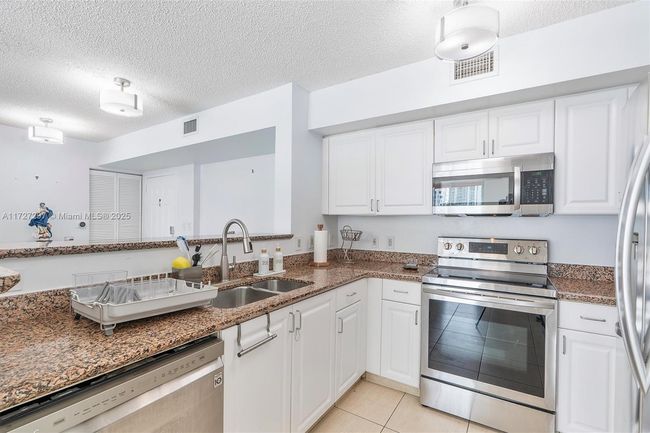 APT-603 - 1155 Brickell Bay Dr, Condo with 2 bedrooms, 2 bathrooms and null parking in Miami FL | Image 9