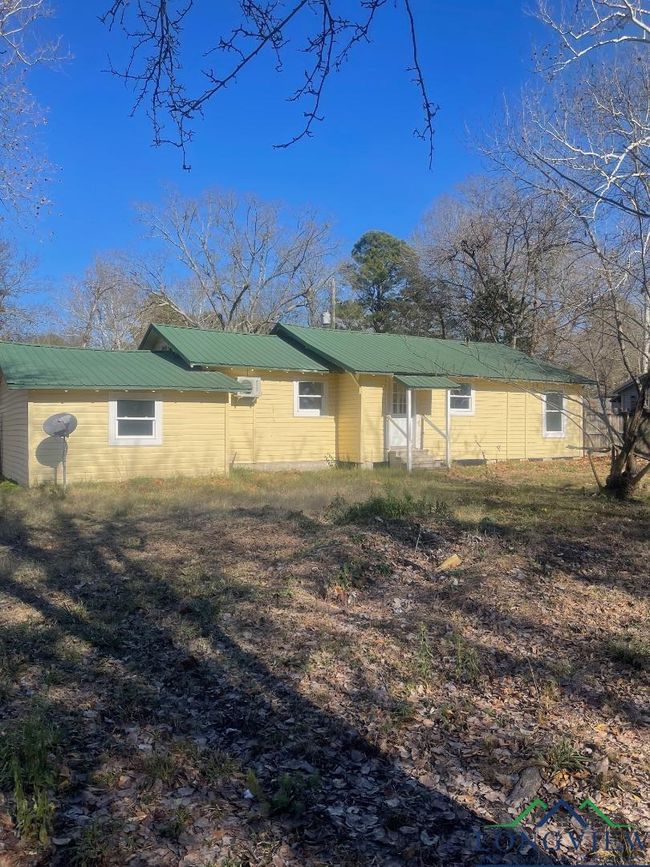 338 E Peters St, House other with 3 bedrooms, 2 bathrooms and null parking in De Kalb TX | Image 45