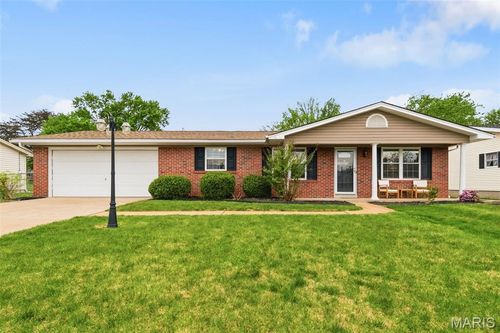 905 Silverstone Dr, Saint Charles, MO, 63303-6036 | Card Image