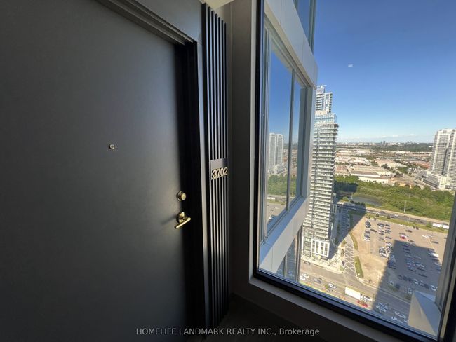 3702 - 5 Buttermill Ave, Condo with 3 bedrooms, 2 bathrooms and null parking in Vaughan ON | Image 6