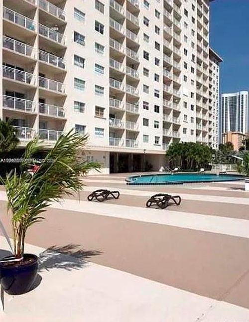 apt-629-400 Kings Point Dr, Sunny Isles Beach, FL, 33160-4735 | Card Image