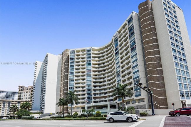 APT-1709 - 3180 S Ocean Dr, Condo with 2 bedrooms, 2 bathrooms and null parking in Hallandale Beach FL | Image 68