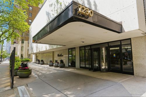 21d-1230 N State Pkwy, Chicago, IL, 60610-2291 | Card Image