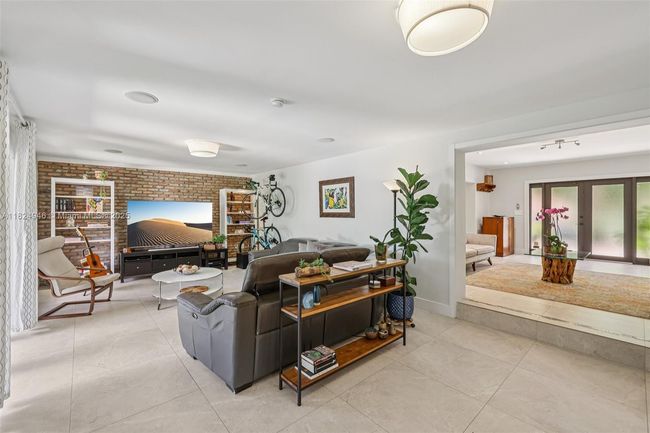 441 Sw 27 Th Rd, House other with 4 bedrooms, 4 bathrooms and null parking in Miami FL | Image 14