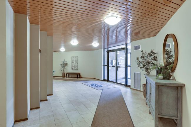 Lobby | Image 22