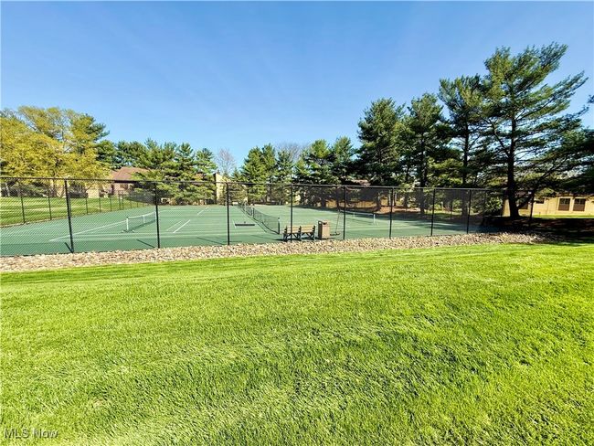 953 Hampton Ridge Dr, Condo with 2 bedrooms, 2 bathrooms and null parking in Akron OH | Image 40