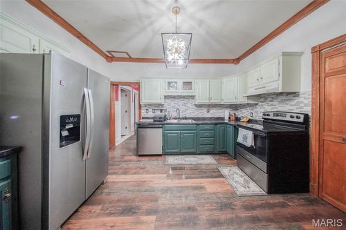 103 S Pershing Ave, Salem, MO, 65560-1724 | Card Image