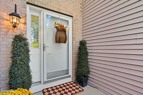 2495 Nott St E, Niskayuna, NY, 12309-4385 | Card Image