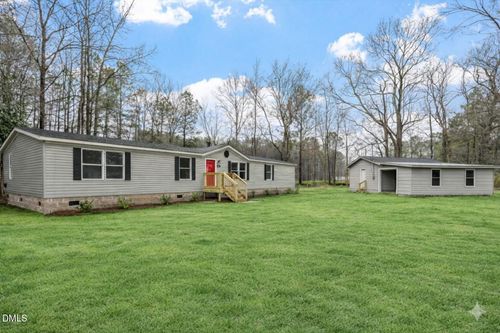 304 E Pope Ave, Kenly, NC, 27542-7729 | Card Image