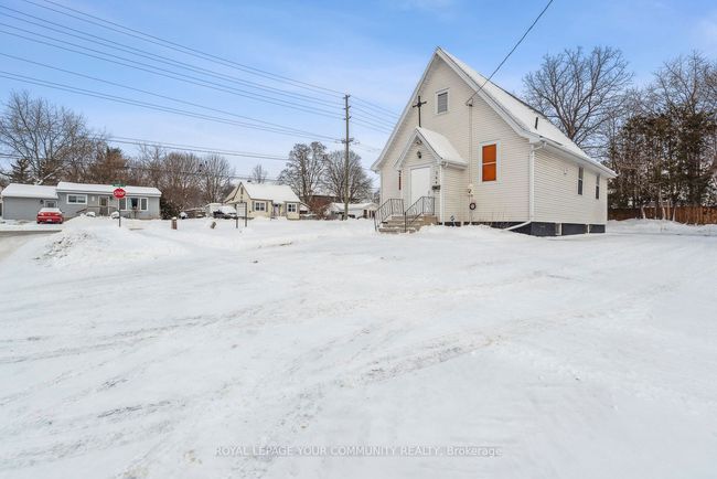 364 Regent St, Home with 0 bedrooms, 2 bathrooms and null parking in Orillia ON | Image 5