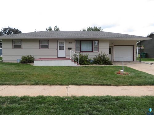1319 W Birch Ave, Mitchell, SD, 57301-3118 | Card Image