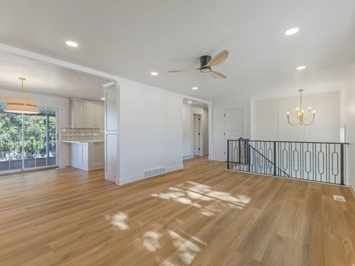 2095 E Rolling Knolls Way, Salt Lake City, UT, 84121-3033 | Card Image