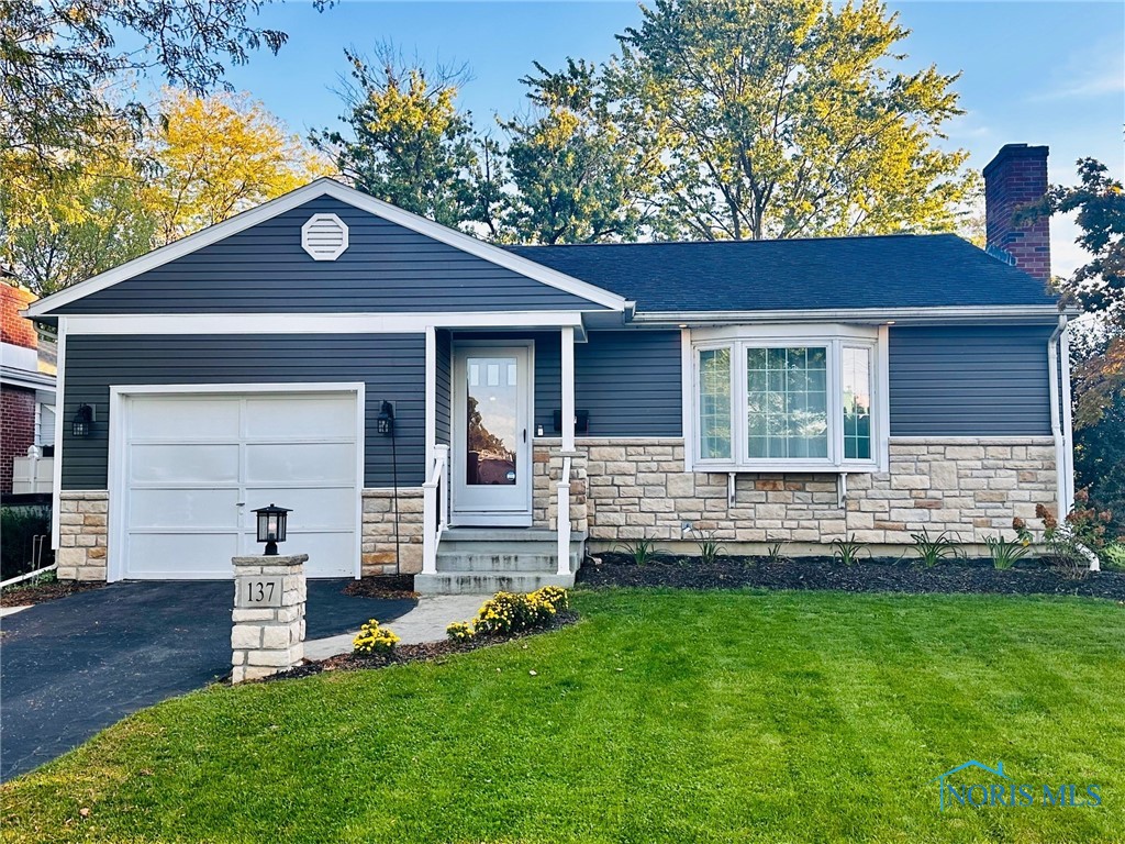 Pearl St, Findlay, OH 45840