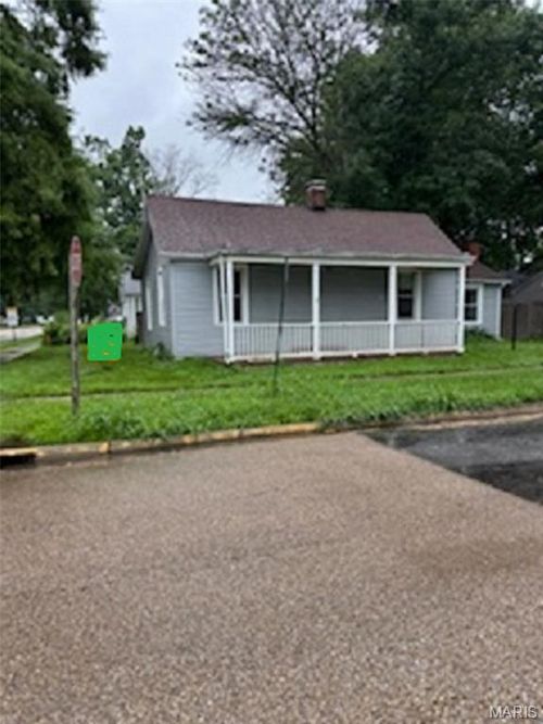 319 S Saint Clair St, Lebanon, IL, 62254-1557 | Card Image