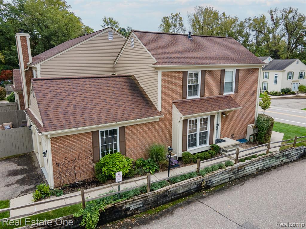 Kings Cove Dr, Rochester Hills, MI 48306