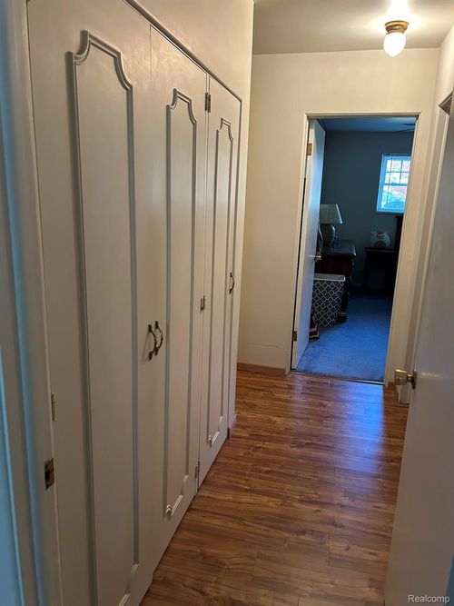 921 Saginaw St, Vassar, MI, 48768-1173 | Card Image