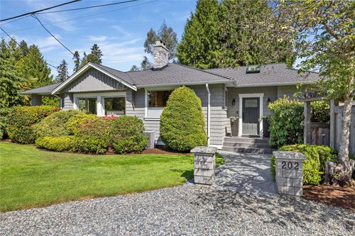 202 Crescent Rd E, Qualicum Beach, BC, V9K1L6 | Card Image