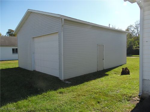 609 Lambert St, Belpre, OH, 45714-1669 | Card Image