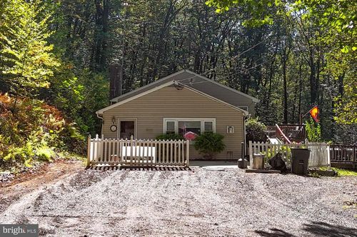 454 Landis Store Rd, Boyertown, PA, 19512-8347 | Card Image