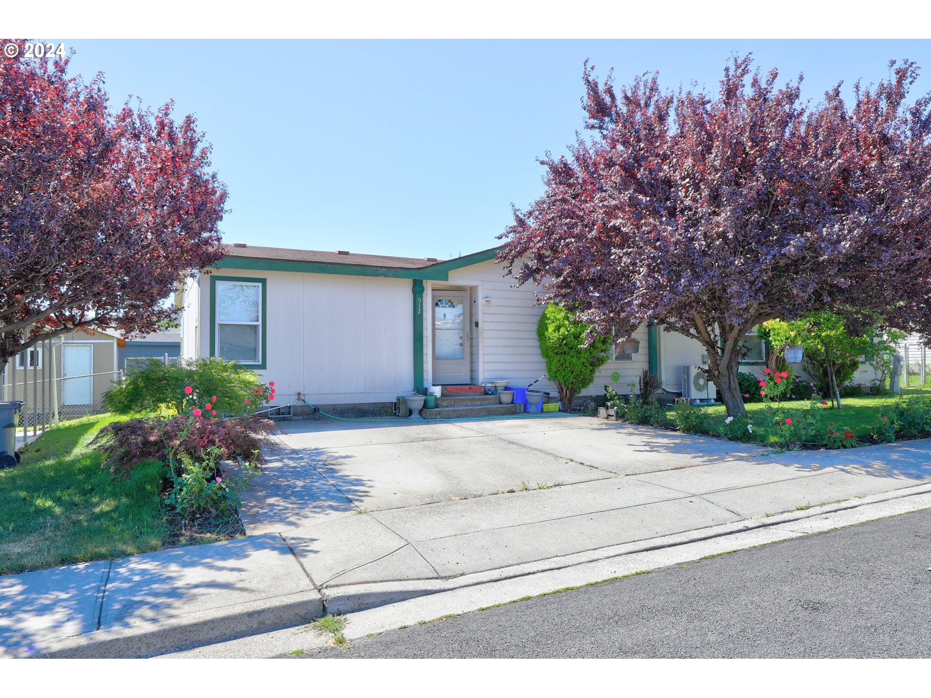 Floral St, The Dalles, OR 97058