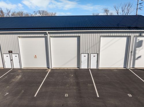 8-1825 Black Hawk St, Waterloo, IA, 50702-1230 | Card Image