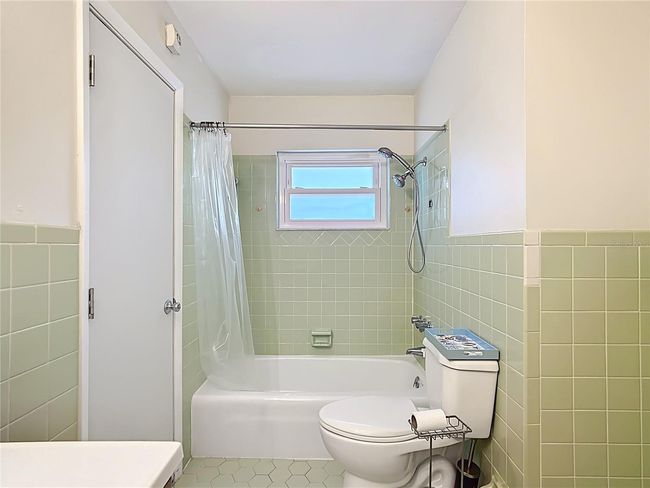 Bathroom 3 | Image 23