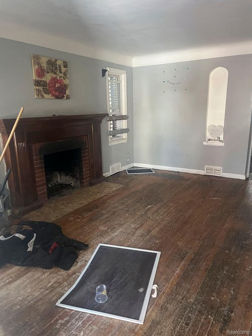 18955 Hamburg St, Detroit, MI, 48205-2146 | Card Image