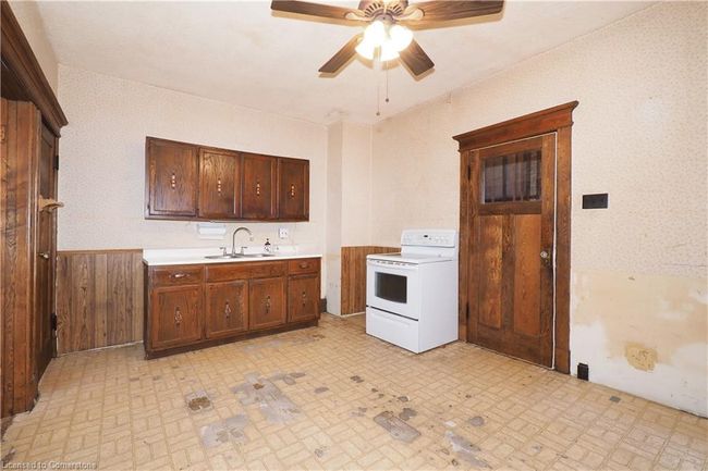 227 Waterloo St N, House other with 4 bedrooms, 1 bathrooms and 2 parking in Cambridge ON | Image 17