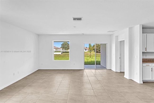 2033 Sw Castinet Ln, House other with 4 bedrooms, 3 bathrooms and null parking in Port St. Lucie FL | Image 4
