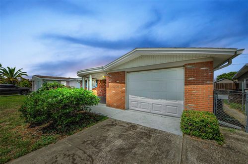 2135 Erin Dr, HOLIDAY, FL, 34690-4122 | Card Image