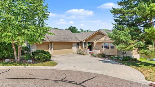 4-4521 Ravenwood Dr, Grand Blanc, MI, 48439-2420 | Card Image