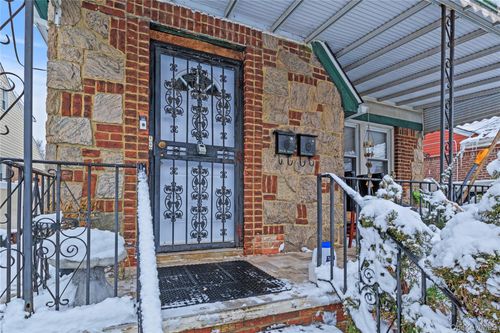 18216 141st Ave, Springfield Gardens, NY, 11413-3003 | Card Image