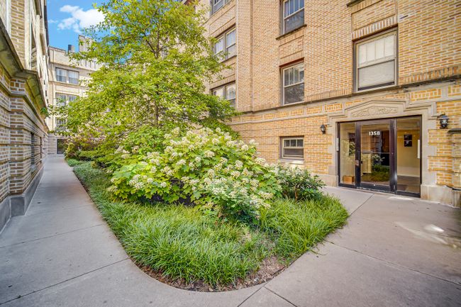 1N - 1358 W Greenleaf Avenue, Condo with 2 bedrooms, 1 bathrooms and null parking in Chicago IL | Image 2