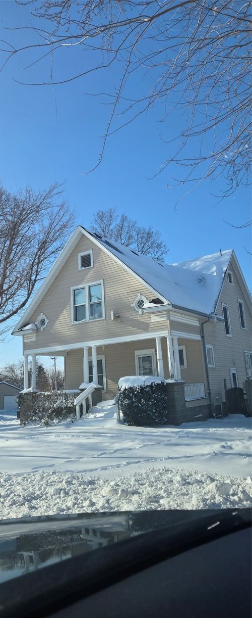 608 S Broadway St, Toledo, IA, 52342-2227 | Card Image