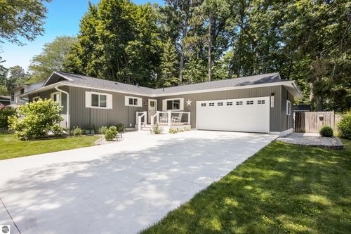 1703 Comanche St, Traverse City, MI, 49686-3008 | Card Image