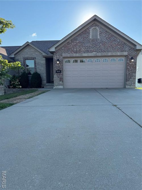 909 Q Ave, Saint Clair, MO, 63077-1027 | Card Image