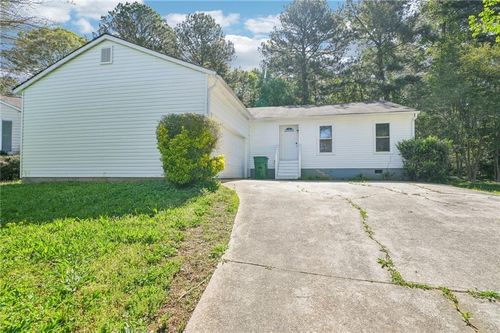2058 Corners Cir, Lithonia, GA, 30058-7989 | Card Image