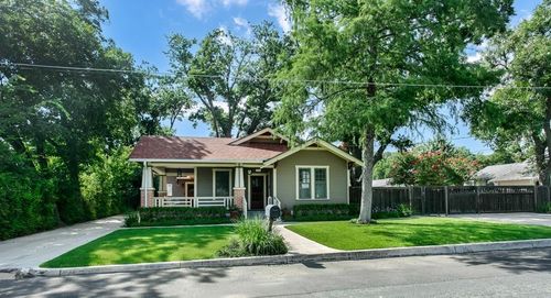 404 N Pecan St, Fredericksburg, TX, 78624-3242 | Card Image