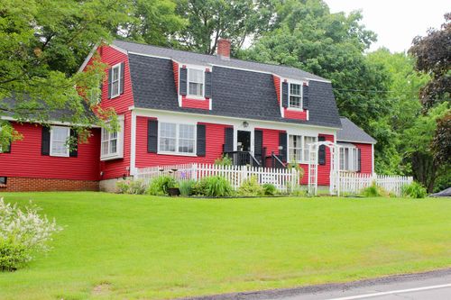 10 Main St, East Kingston, NH, 03827-2013 | Card Image