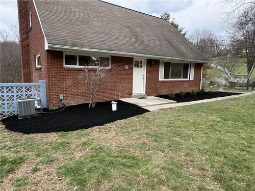 151 Dwellington Dr, Valencia, PA, 16059-2523 | Card Image