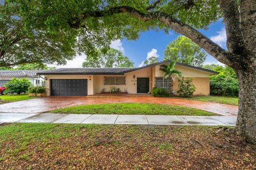 7200 Miami Lakeway S, Miami Lakes, FL, 33014-2604 | Card Image
