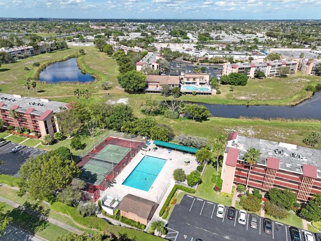 APT-301 - 7300 Lake Circle Dr, Condo with 2 bedrooms, 2 bathrooms and null parking in Margate FL | Image 32