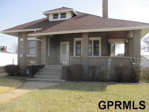 1504 6th St, Fairbury, NE, 68352-2110 | Card Image