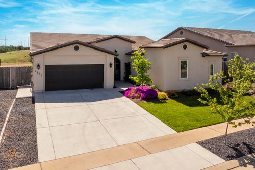 4635 Pleasant Hills Dr, Anderson, CA, 96007-5005 | Card Image