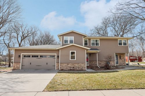 155 Concord Ln, West Bend, WI, 53095-3047 | Card Image